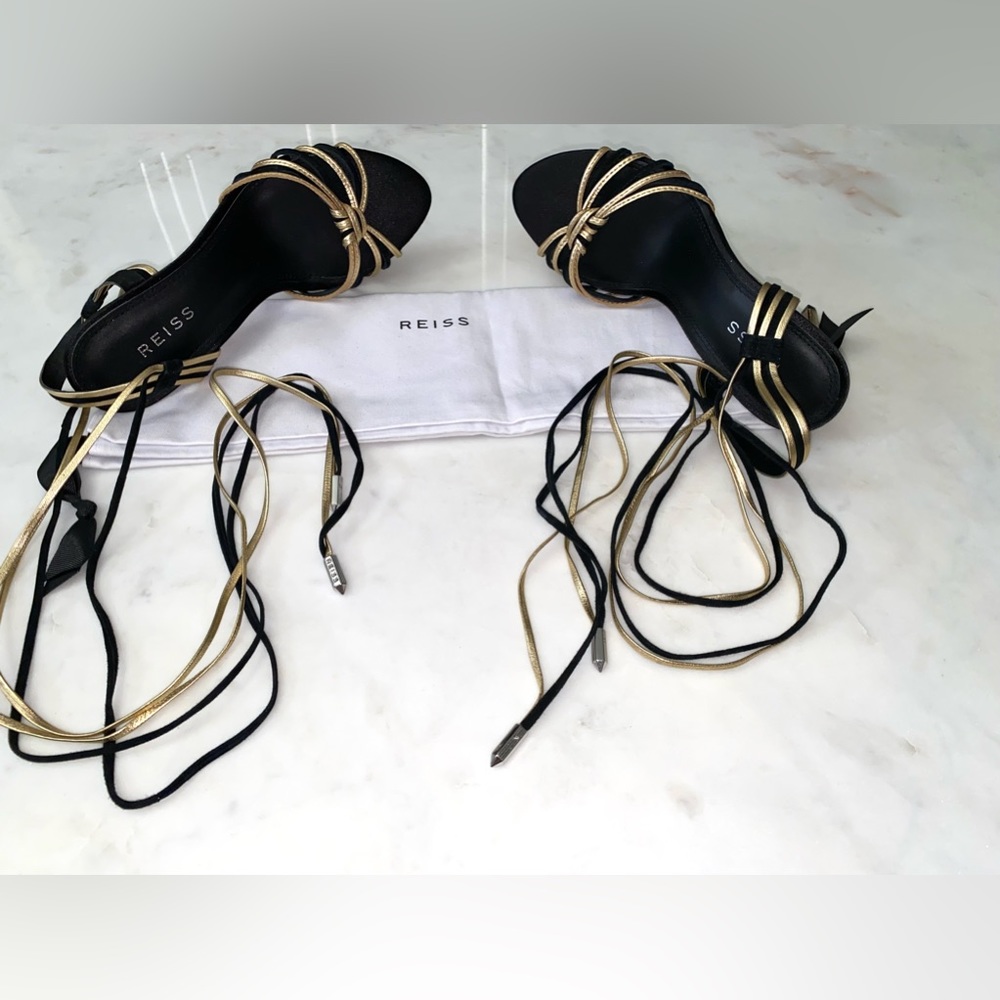 REISS (NWOT)
CASSIDY SANDAL
SIZE EU 38 / US FIT (7.5) 
GOLD / BLACK - Picture 3 of 16